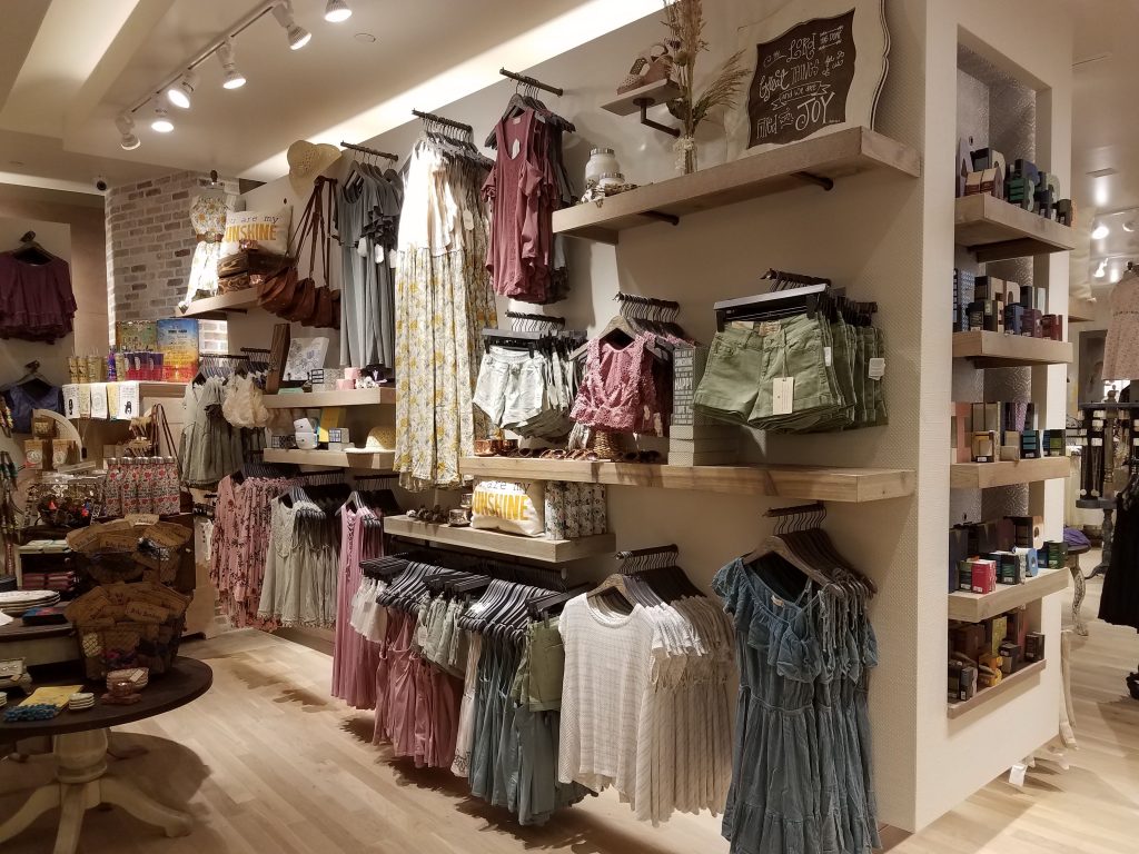 thiết kế showroom thời trang